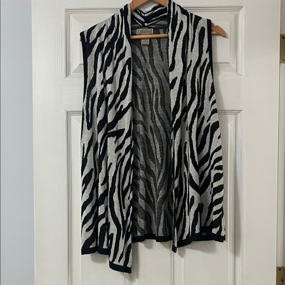 Art And Soul Tops - Art And Soul Black and White Zebra Pattern Vest